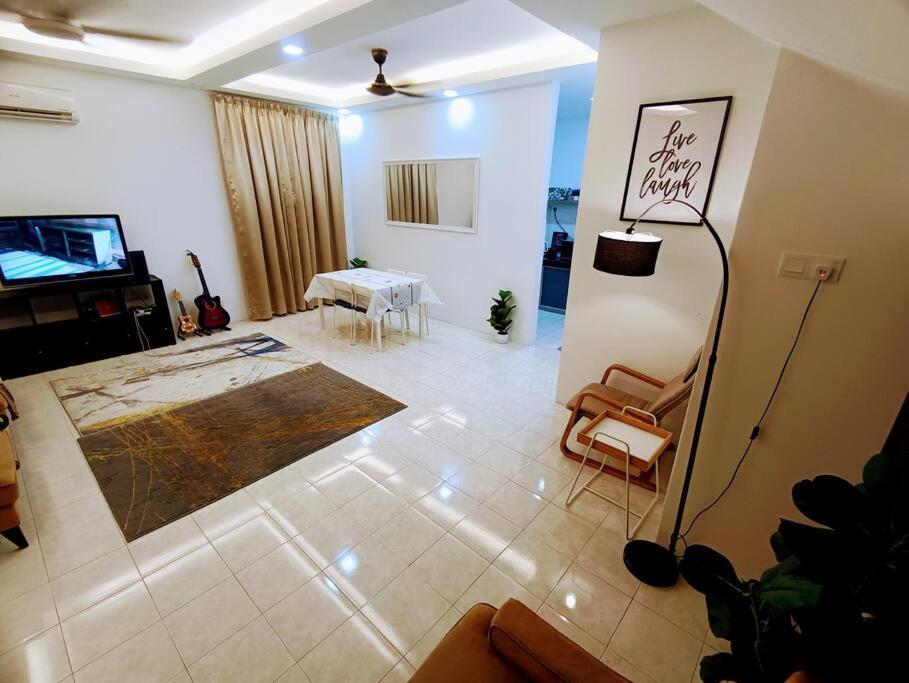 Tenang Retreat Holiday Home 3Bedroom 3Bath 2Parking Kajang Exterior photo